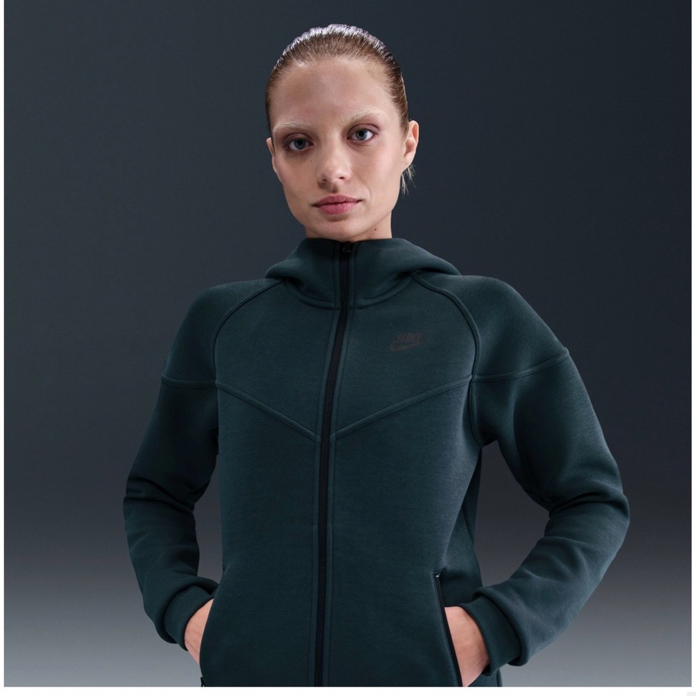 Nike Women’s Sportswear Tech Fleece Windrunner Full Zip Hooded Jacket 2X
